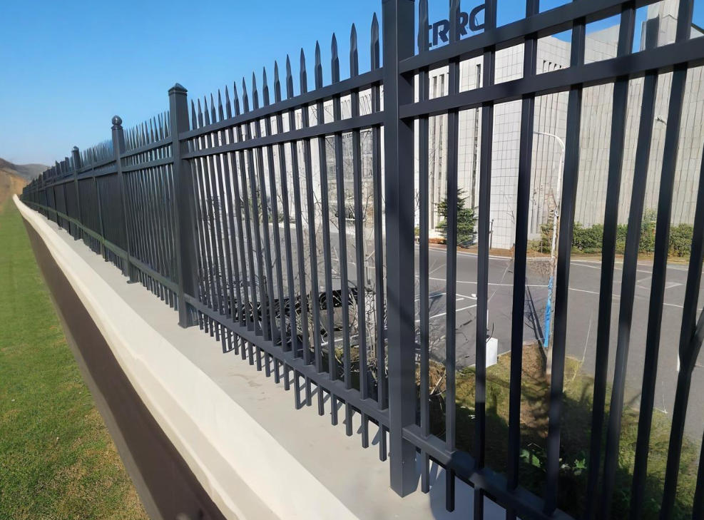 锌钢护栏维护保养的细节 锌钢护栏维护保养的细节