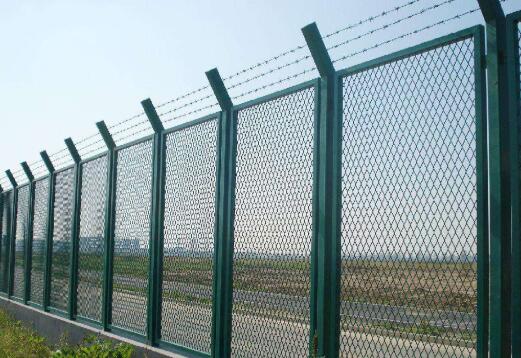 兰州护栏网安装施工需要注意什么